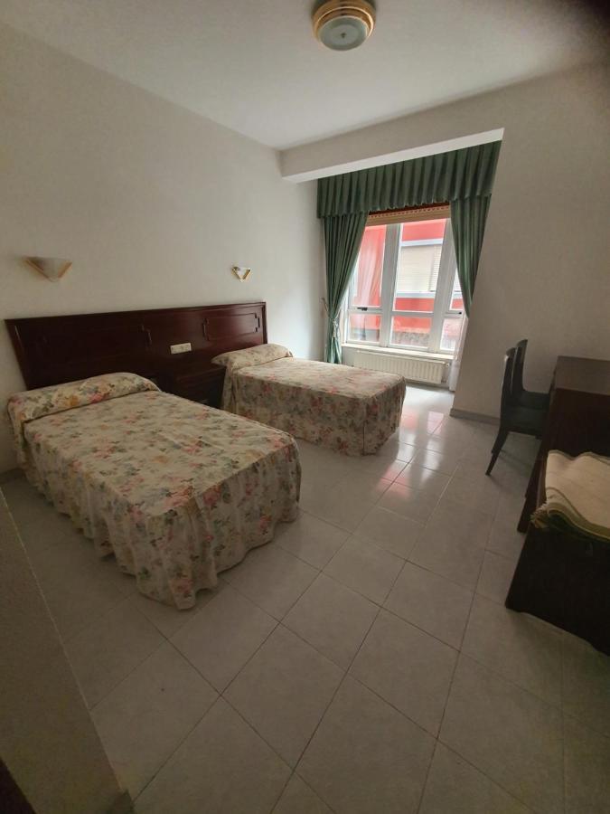 Flor De Loto Hotel Ordes Bagian luar foto